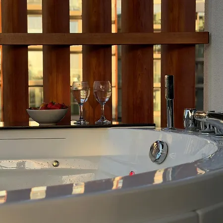 Pinea La Mer Apartment With Jacuzzi *